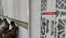 Ruang kerja Bupati Langkat H Syah Afandin disegel Penyidik KPK terkait OTT di Kota Binjai.