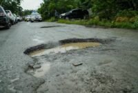Ruas jalan menuju Kecamatan Bahorok yang rusak parah.