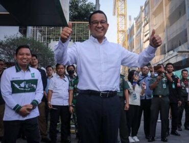 Calon presiden Anies Baswedan tiba untuk menjalani tes kesehatan di RSPAD Gatot Soebroto, Jakarta, Sabtu (21/10/2023). (CNBC Indonesia)