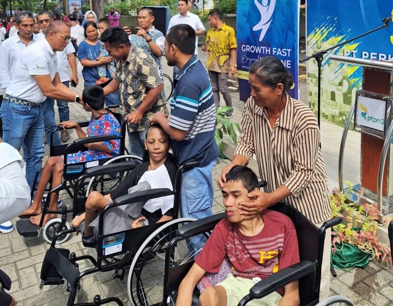Direksi Perkebunan Nusantara II (PTPN2) menggelar bakti sosial di halaman Masjid Ubudiyah Aulawiyah Tanjung Morawa, Kamis (16/11) siang.