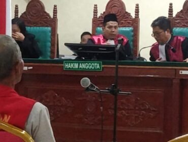 Murachman saat menjalani persidangan.