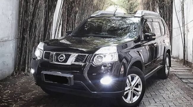 Mobil SUV Nissan Xtrail T31 (generasi ke-2).