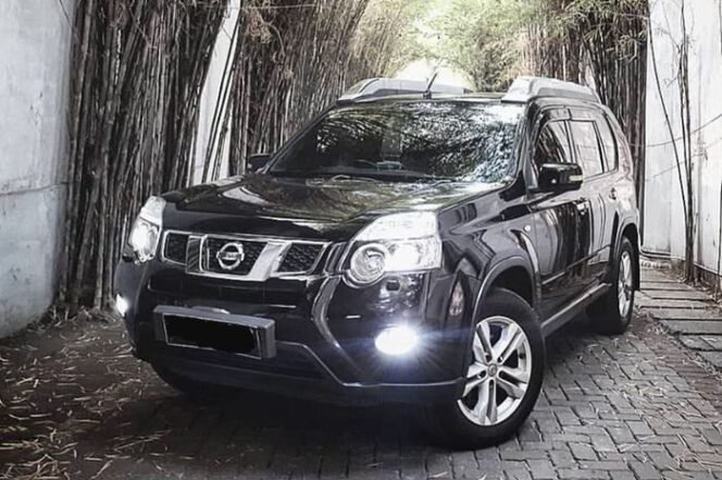 
Mobil SUV Nissan Xtrail T31 (generasi ke-2).