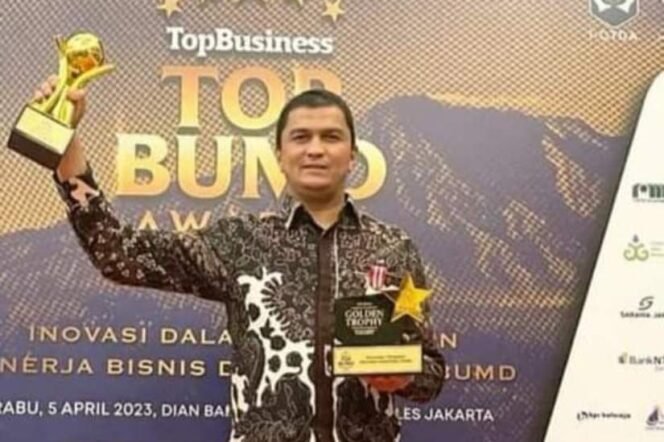 
Dirut Perumda Tirtanadi Kabir Bedi.