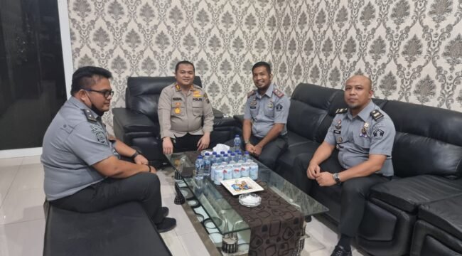 Kalapas Narkotika Kelas IIA Parlindungan Siregar melakukan kordinasi dengan Kapolres Langkat AKBP Faisal Rahmat Husein Simatupang SIK SH MH terkait kesiapan pengamanan Nataru.