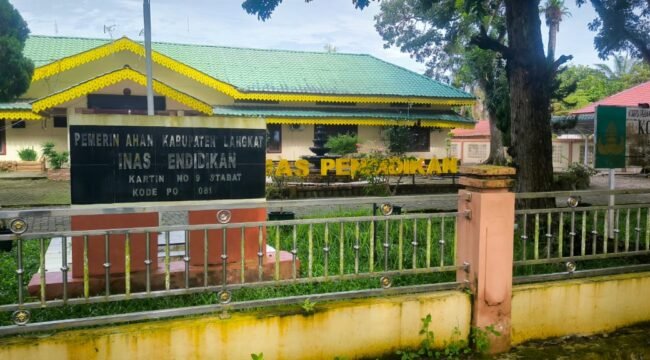 Kantor Dinas Pendidikan dan Pengajaran (P dan P) Kabupaten Langkat.