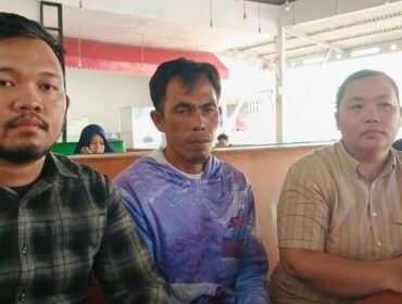 Tim PH Hotman 911 Kota Medan bersama orang tua korban pencabulan bocah di Kecamatan Secanggan, Langkat.