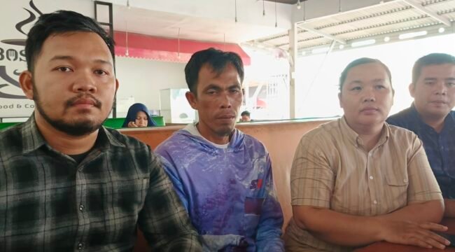 Tim PH Hotman 911 Kota Medan bersama orang tua korban pencabulan bocah di Kecamatan Secanggan, Langkat.