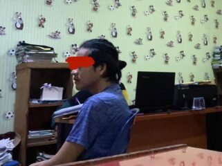 Tersangka ZS (33) di ruang Unit Perlindungan Perempuan dan Anak (PPA) Polres Langkat.