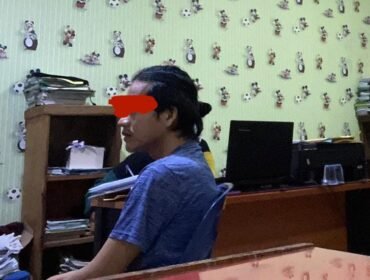 Tersangka ZS (33) di ruang Unit Perlindungan Perempuan dan Anak (PPA) Polres Langkat.