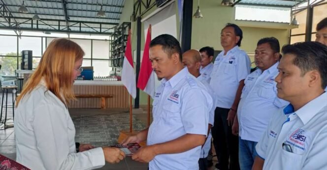 
Dilantik Jadi Ketua SMSI Deli Serdang, Edoy: Jaga Kekompakan, Besarkan Organisasi