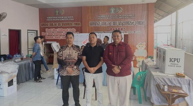 Karutan Tanjung Pura Jimri Nababan AMd IP SH di sela kegiatan pemilu 2024 di TPS Khusus Rutan Tanjung Pura.