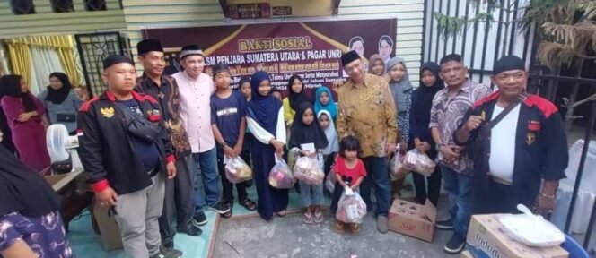 
Jelang Idul Fitri, DPD LSM Penjara Sumut & Anggota DPR RI Bagi Ratusan Paket Sembako