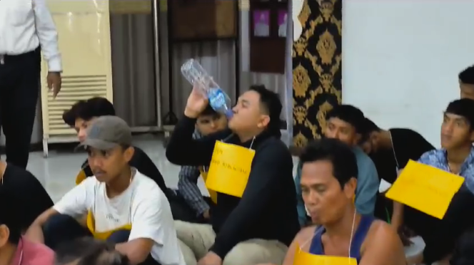 
Kabid SD Dinas Pendidikan Langkat Muhammad Ridwan menjalani pemeriksaan di Mapolres Binjai, Rabu (3:4:2024) siang.