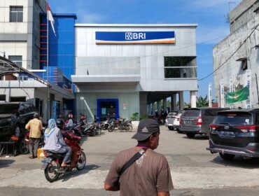 Kantor Cabang BRI Stabat di Jalan Jenderal Sudirman, Kecamatan Stabat, Langkat.