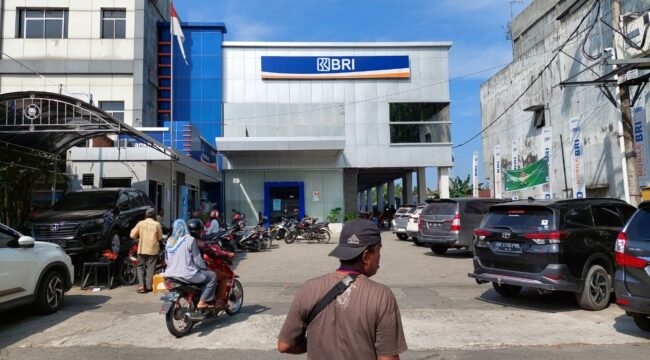 Kantor Cabang BRI Stabat di Jalan Jenderal Sudirman, Kecamatan Stabat, Langkat.