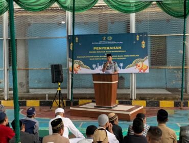 Karutan Kelas IIB Tanjung Pura Jimri Anton S Nababan memberikan kata sambutan usai pelaksanaan Shalat Ied.