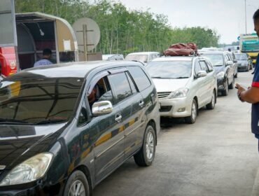 Suasana Gerbang Ruas Tol Binjai - Langsa Seksi Tanjung Pura pada momen arus balik Lebaran Idul Fitri 1445 H.