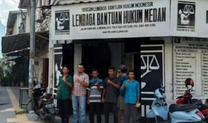 Warga Kwala Langkat meminta pendampingan hukum ke LBH Medan, Senin (22/4/2024) siang