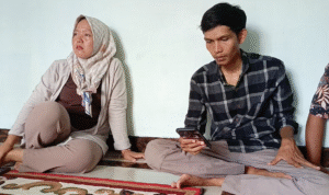 Anggie Ratna, guru honorer SDN 050666 yang dipecat kaseknya karena kerap ikut aksi menolak kecurangan seleksi PPPK Langkat tahun 2023.