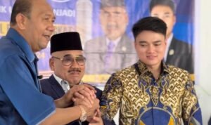 H Syah Afandin (Ondim) foto bersama Ketua DPD Partai NasDem Langkat H Ajai Ismail dan Ketua Dewan Pertimbangan Partai NasDem Langkat Ricky Anthony beberapa waktu lalu