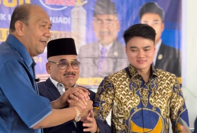 
H Syah Afandin (Ondim) foto bersama Ketua DPD Partai NasDem Langkat H Ajai Ismail dan Ketua Dewan Pertimbangan Partai NasDem Langkat Ricky Anthony beberapa waktu lalu.