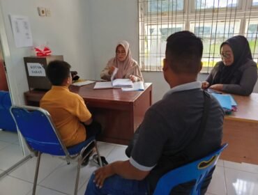 RP, siswa Kelas XIII SMP PABAKU didampingi keluarganya di UPTD PPA KAbuapten Langkat.