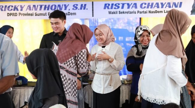 Ricky Anthony dan Ristya Chayani bersilaturrahmi dengan warga pemilihnya beberapa waktu lalu.