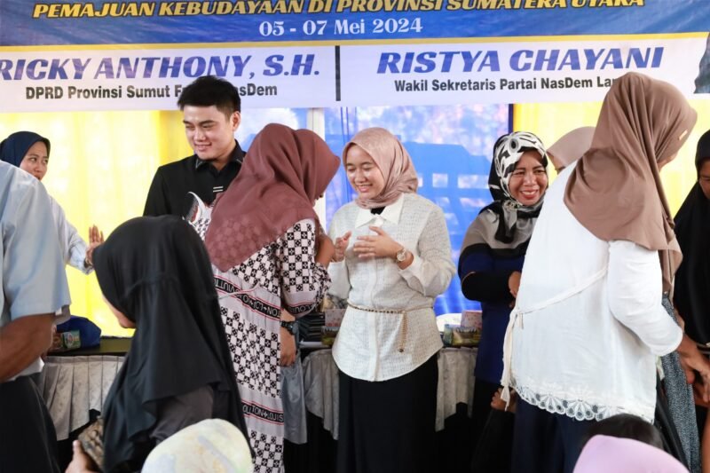 Ricky Anthony dan Ristya Chayani bersilaturrahmi dengan warga pemilihnya beberapa waktu lalu.