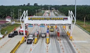 Foto udara Gerbang Tol Kisaran pada ruas Tol Lima Puluh - Asahan