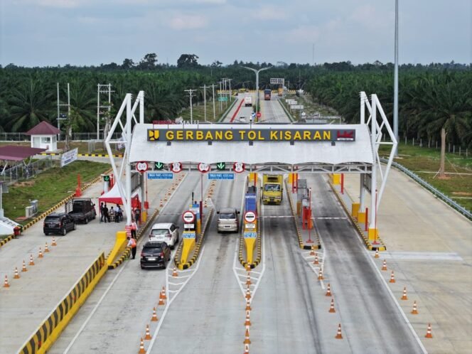 
Foto udara Gerbang Tol Kisaran pada ruas Tol Lima Puluh - Asahan.