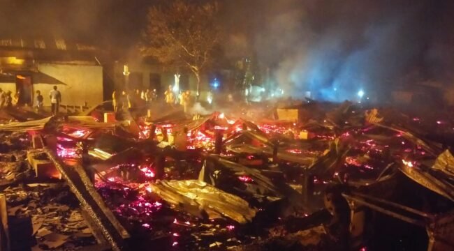 Rumah semi permanen di Kampung Persulukan Naqsyabandiyah Babussalam yang ludes terbakar, Rabu (5/6/2024) dini hari.