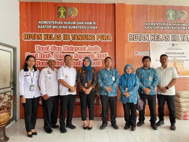 
Tim Direktorat Pembinaan Narapidana dan Anak Binaan Kementerian Hukum dan HAM lakukan kunjungan kerja ke Rutan Kelas IIB Tanjung Pura, Rabu (5/6/2024).