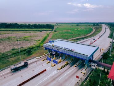 Foto udara Gerbang Tol Stabat pada ruas Tol Binjai - Langsa.