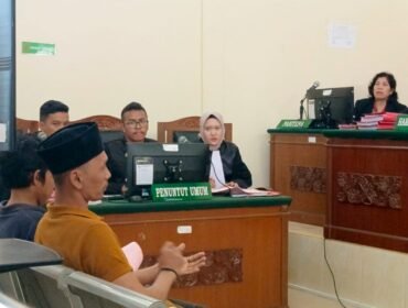 Ilham Mahmudi dan Taufik menjalani persidangan di Pengadilan Negeri Stabat, Kamis (4/7/2024) sore.