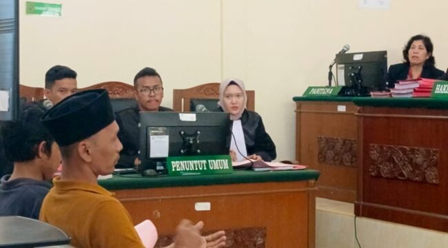 Ilham Mahmudi dan Taufik menjalani persidangan di Pengadilan Negeri Stabat, Kamis (4/7/2024) sore.