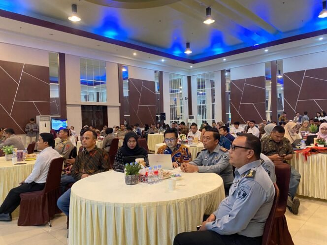 
Karutan Kelas IIB Tanjung Pura Jimri Nababan dalam kegiatan penghargaan Satker Pengelolaan Kinerja APBN.