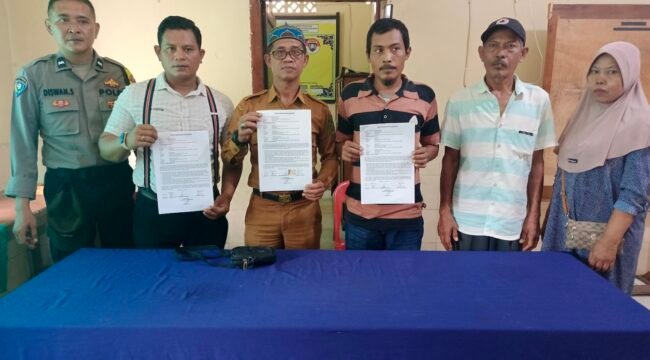 Pengamen Langkat dan warga Lingkungan VIII Bantenan, Kelurahan Kwala Bingai, Stabat usai mediasi di Polsek Stabat, Senin (8/7/2024) pagi.