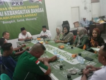 Dedi, Ketua DPC PKB Langkat saat memimpin Pleno Cabang yang digelar di Kantor DPC PKB Langkat.