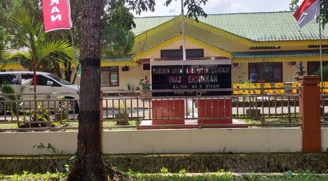 Kantor Dinas Pendidikan Kabupaten Langkat.