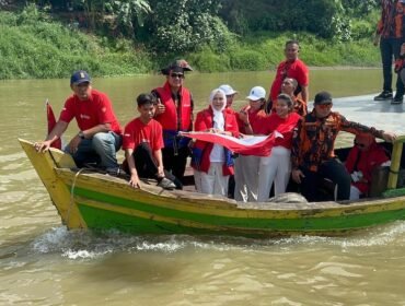 Kemeriahan lomba sampan tradisional di Sei Wampu pada momen HUT RI ke-79.