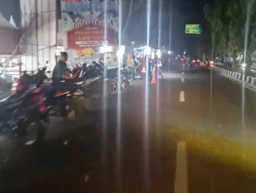 Lokasi pasar malam di Jalan Proklamasi, Kelurahan Kwala Bingai, Kecamatan Stabat, yang digunakan untuk parkir liar.