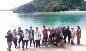 Pimpinan dan staf Baznas Langkat kunker sembari liburan ke Pulau Kalimantung pada awal Juli 2024 lalu