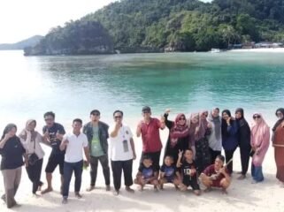 Pimpinan dan staf Baznas Langkat kunker sembari liburan ke Pulau Kalimantung pada awal Juli 2024 lalu.