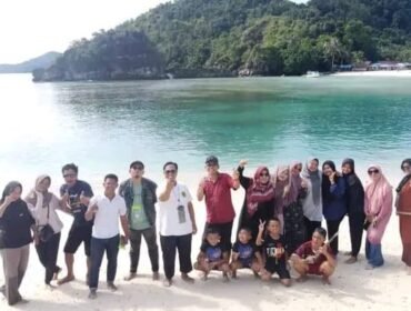 Pimpinan dan staf Baznas Langkat kunker sembari liburan ke Pulau Kalimantung pada awal Juli 2024 lalu.