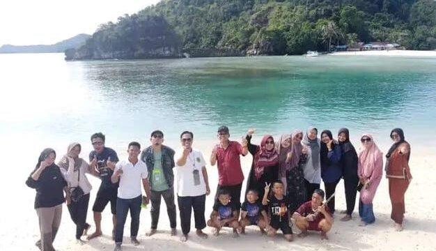 Pimpinan dan staf Baznas Langkat kunker sembari liburan ke Pulau Kalimantung pada awal Juli 2024 lalu.