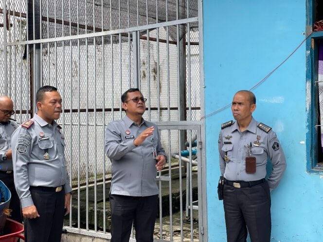 
Kadivpas Kanwil Kemenkumham Sumatera Utara Rudy F Sianturi berkunjung ke Rutan Tanjung Pura.