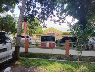 Kantor Dinas Pendidikan Kabupaten Langkat di Kelurahan Kwala Bingai, Kecamatan Stabat, Kabupaten Langkat.