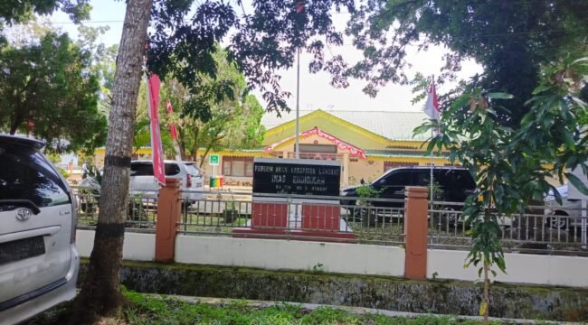 Kantor Dinas Pendidikan Kabupaten Langkat di Kelurahan Kwala Bingai, Kecamatan Stabat, Kabupaten Langkat.