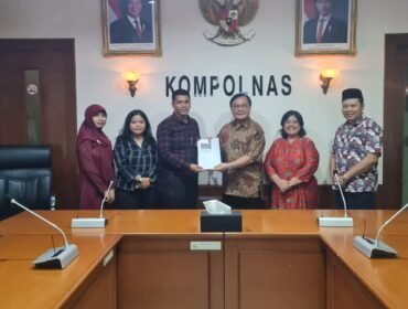 Direktur LBH Medan dan Meilisya Ramadhani saat di Kompolnas.